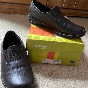 Dark brown bare traps shoes